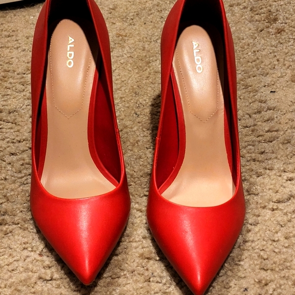 Red heels - Picture 1 of 3